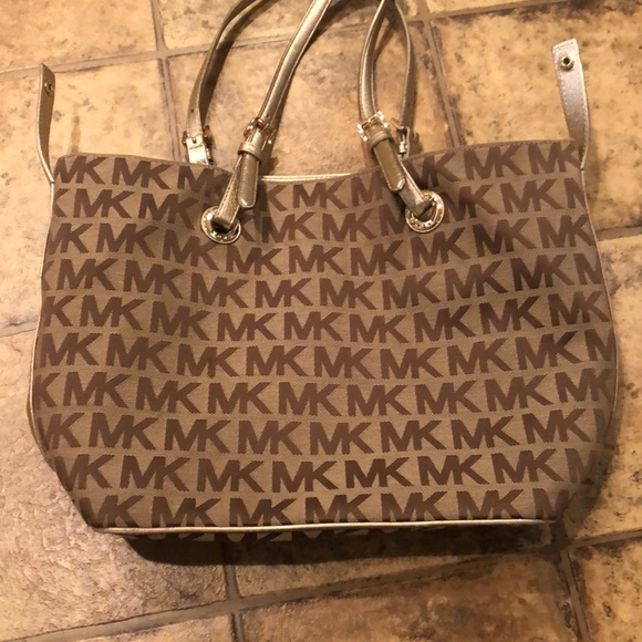 Michael Kors bag - Picture 1 of 2